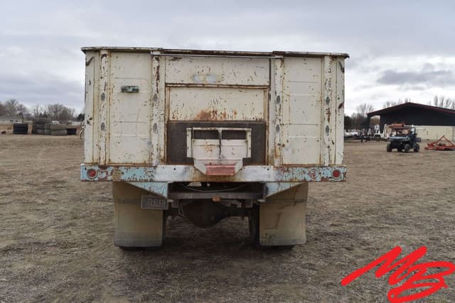 Image of Ford F-500 equipment image 4