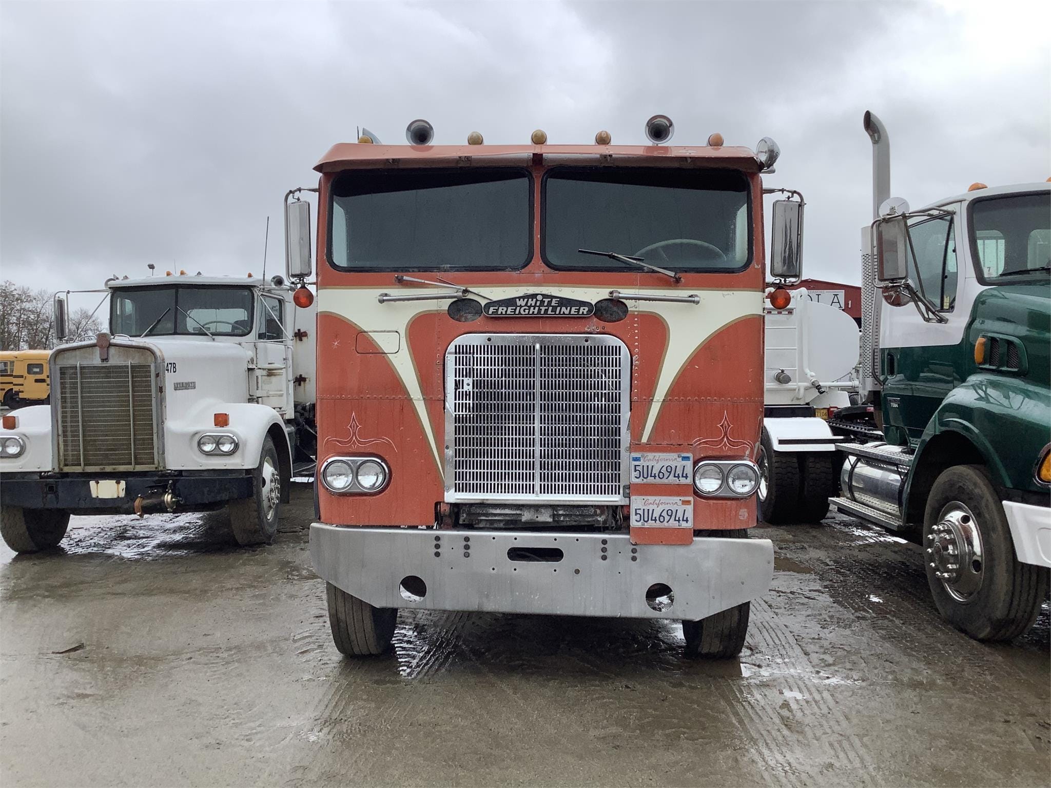 Main image Freightliner FLT63