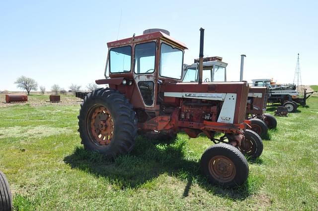 Image of International Harvester 806 equipment image 2