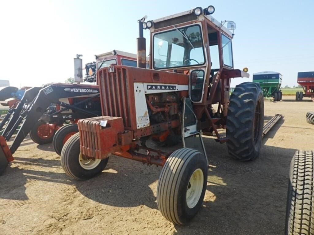 1967 International Harvester 806 Equipment Image0