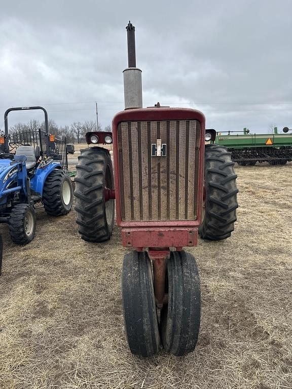 Image of International Harvester 656 equipment image 2