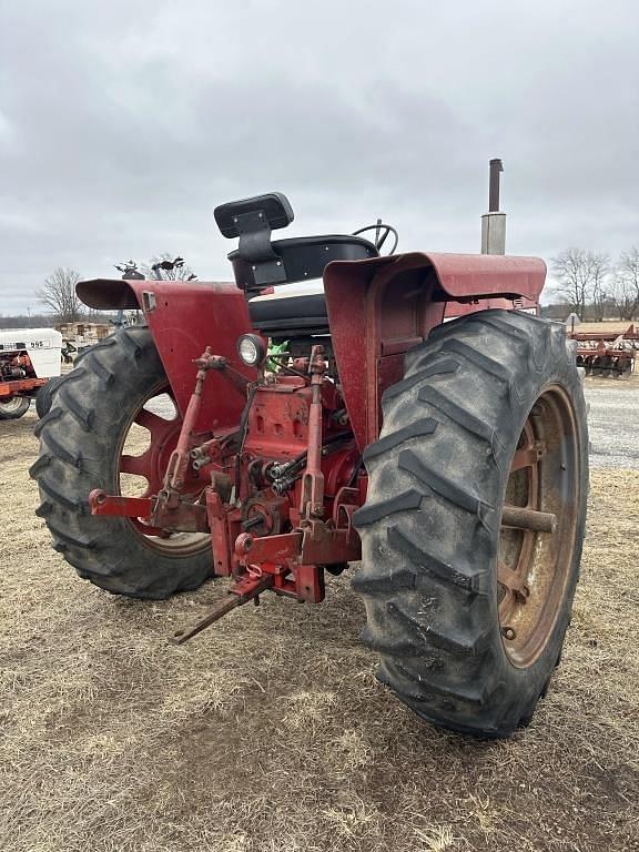 Image of International Harvester 656 equipment image 4