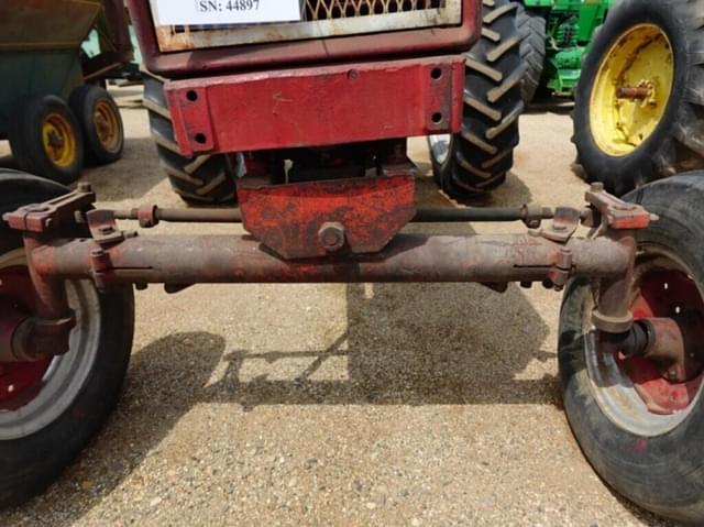 Image of International Harvester 706 equipment image 4