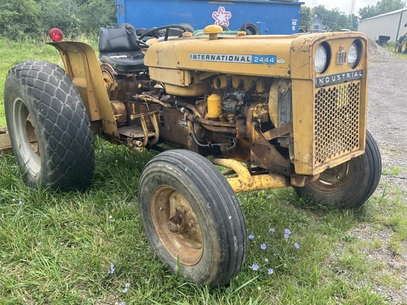 1967 International Harvester 2444 Equipment Image0