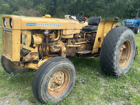 Image of International Harvester 2444 equipment image 1
