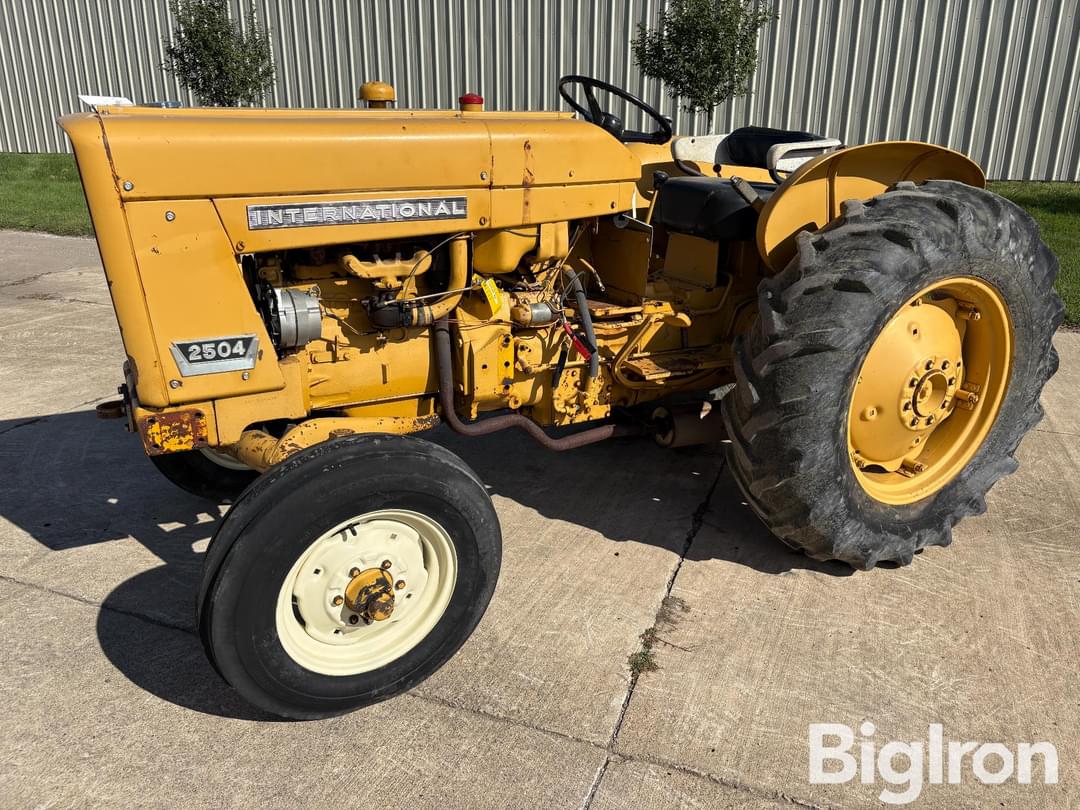 Image of International Harvester 2504 Primary image