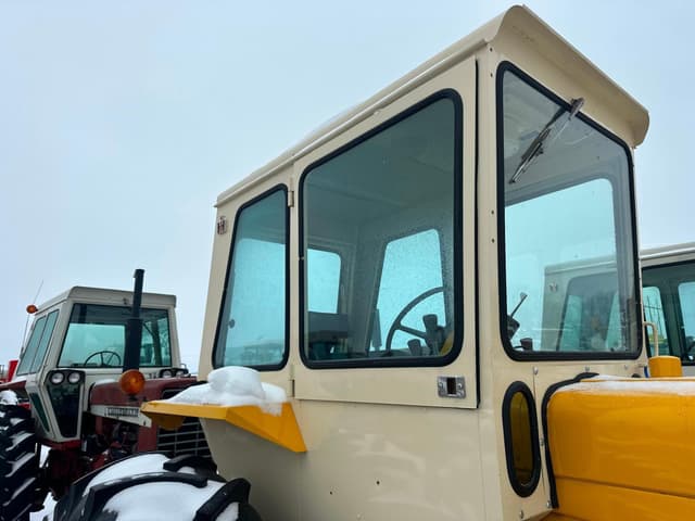 Image of International Harvester 2856 equipment image 4