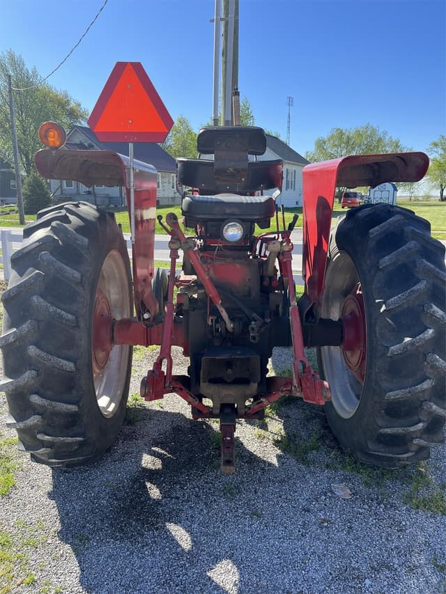 Image of International Harvester 656 equipment image 4
