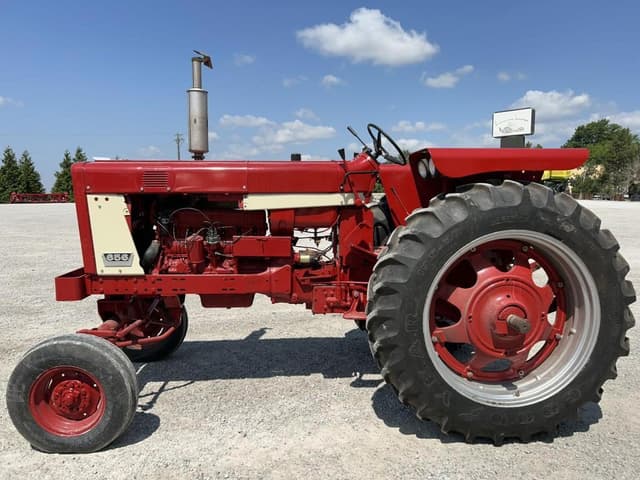 Image of International Harvester 656 equipment image 2