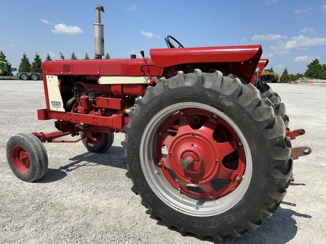 Image of International Harvester 656 equipment image 4