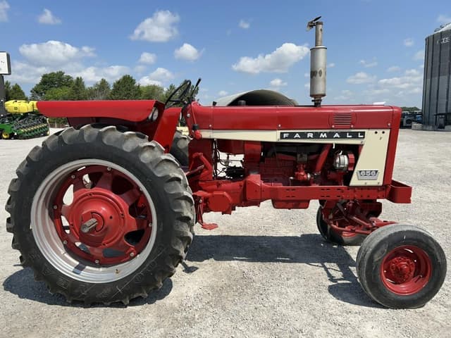 Image of International Harvester 656 equipment image 3