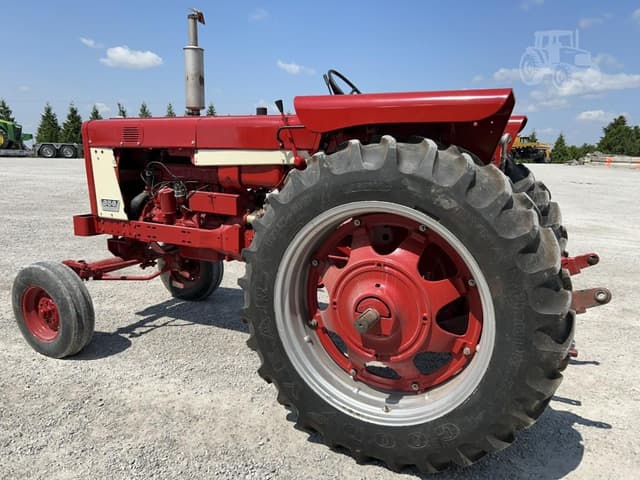 Image of International Harvester 656 equipment image 4