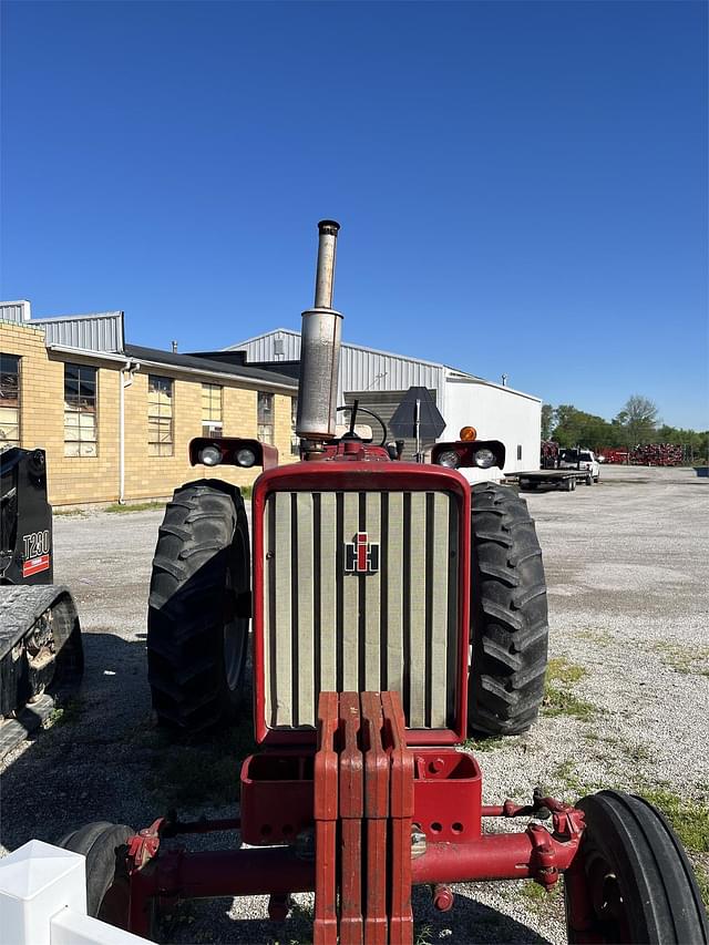 Image of International Harvester 656 equipment image 1