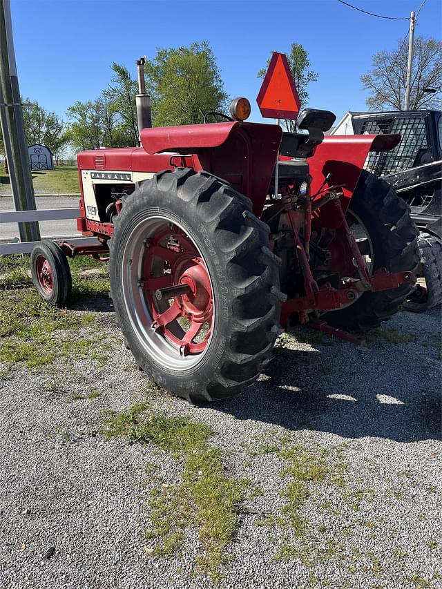 Image of International Harvester 656 equipment image 4