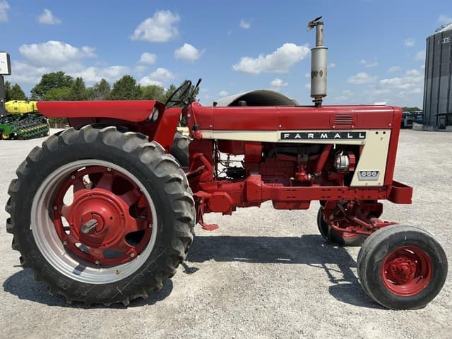 Image of International Harvester 656 equipment image 3