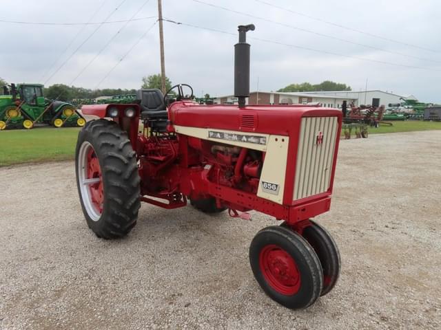 Image of International Harvester 656 equipment image 3