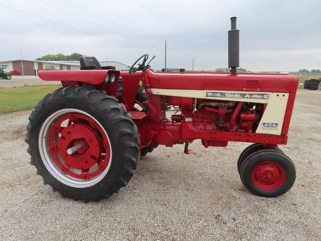 Image of International Harvester 656 equipment image 4