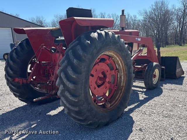 Image of International Harvester 656 equipment image 4