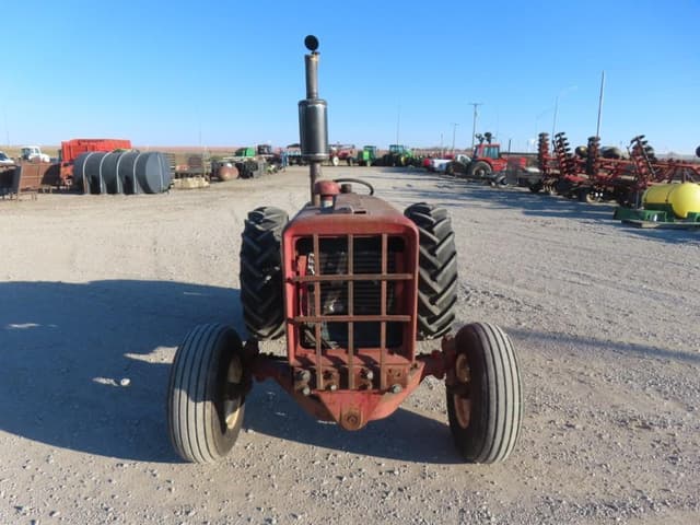 Image of International Harvester 656 equipment image 2