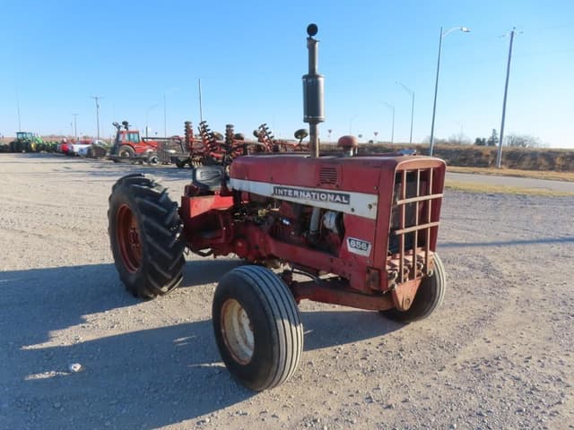 Image of International Harvester 656 equipment image 3