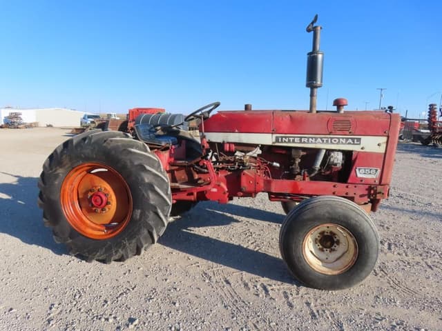 Image of International Harvester 656 equipment image 4