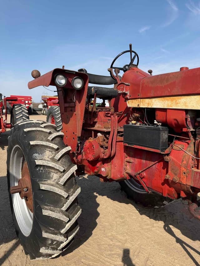 Image of International Harvester 706 equipment image 3