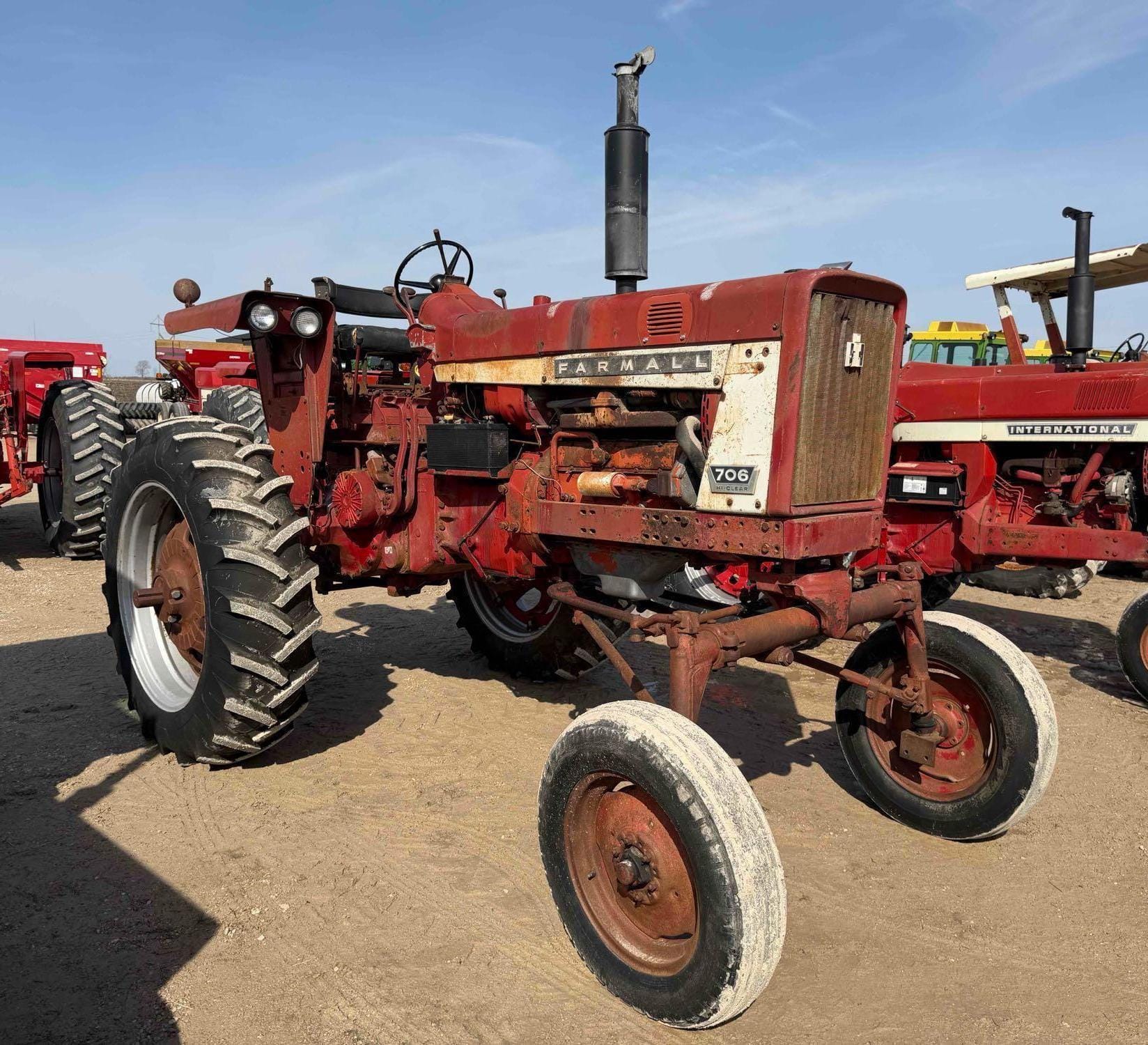 1967 International Harvester 706 Equipment Image0