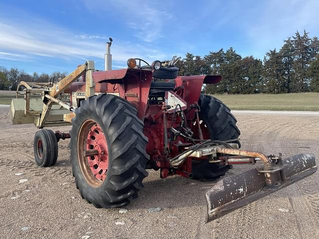 Image of International Harvester 806 equipment image 3