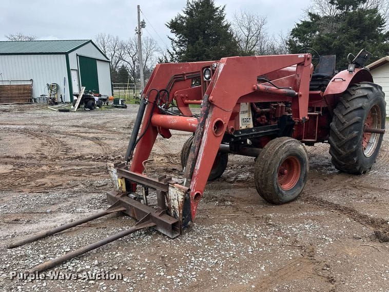 1967 International Harvester 806 Equipment Image0