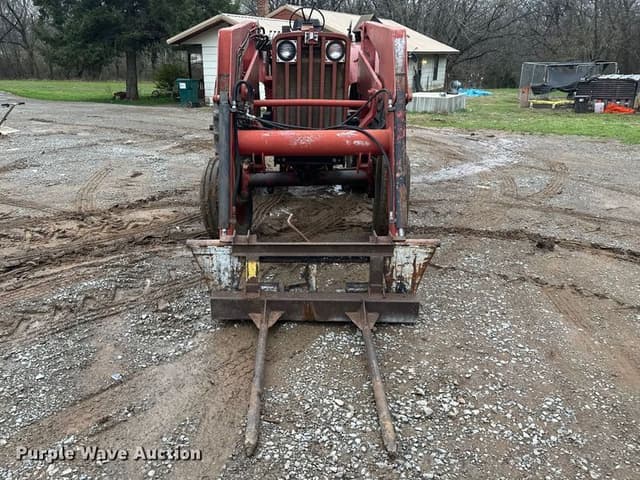 Image of International Harvester 806 equipment image 1