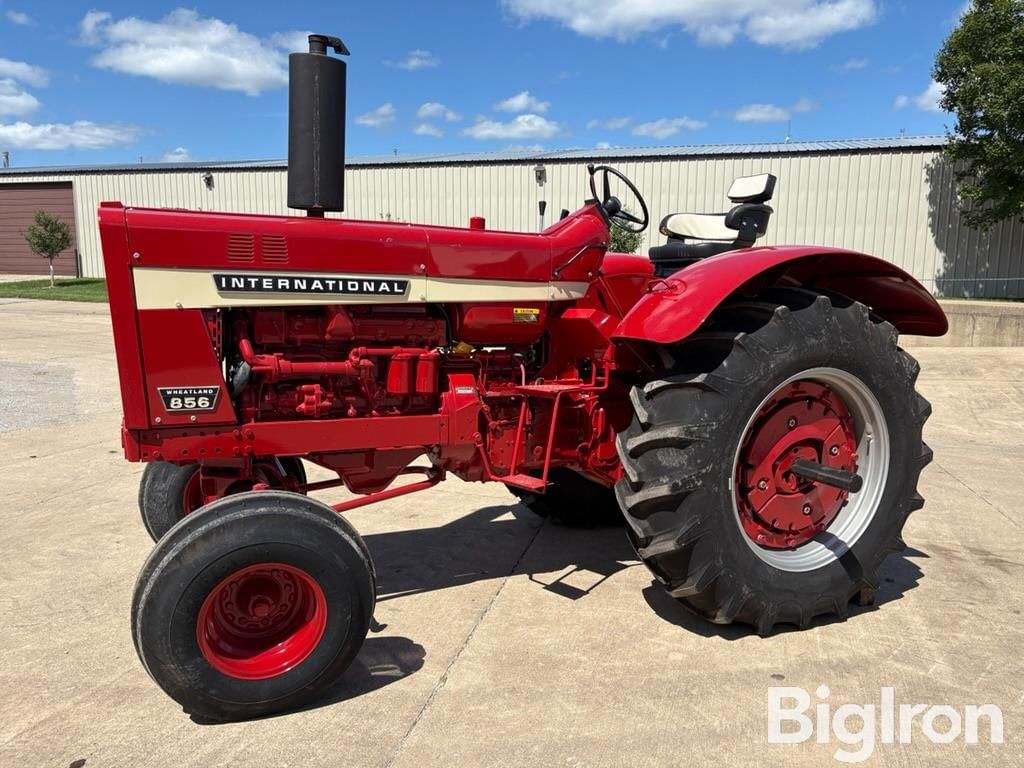 1967 International Harvester 856 Equipment Image0