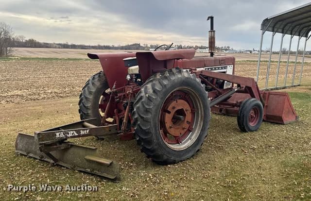 Image of Farmall 656 equipment image 4