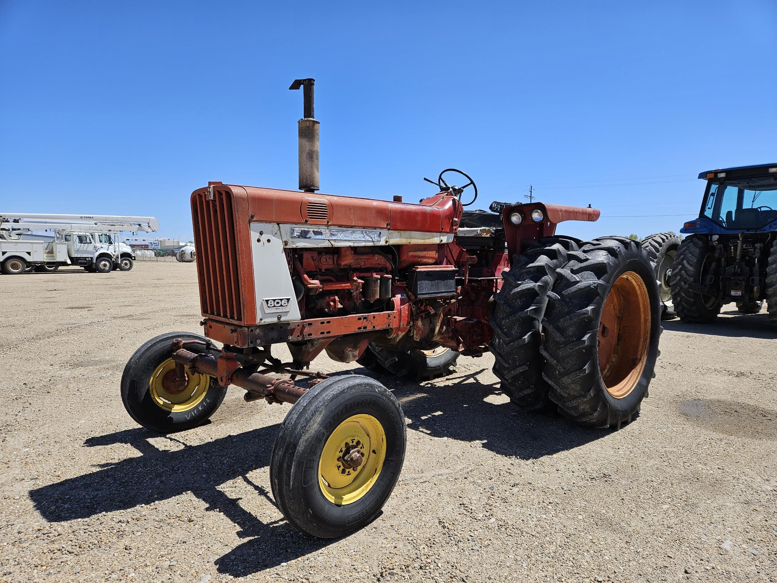 Main image International Harvester 806