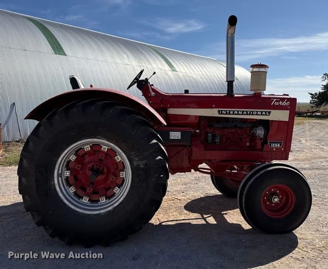 Image of International Harvester 1256 equipment image 3