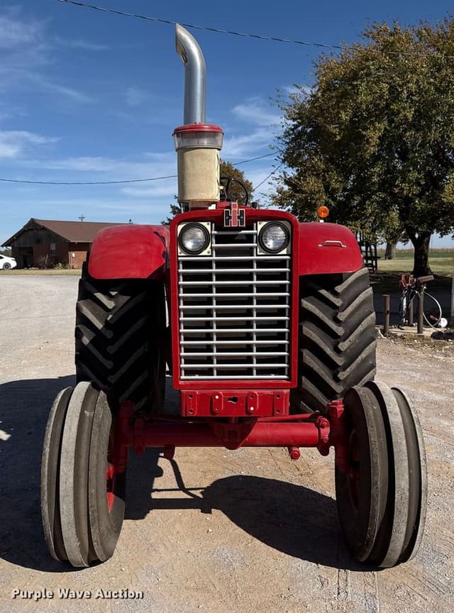 Image of International Harvester 1256 equipment image 1