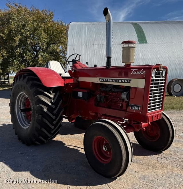 Image of International Harvester 1256 equipment image 2