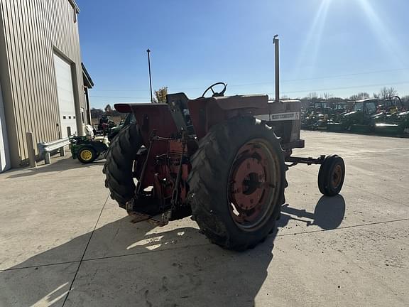 Image of International Harvester 656 equipment image 4