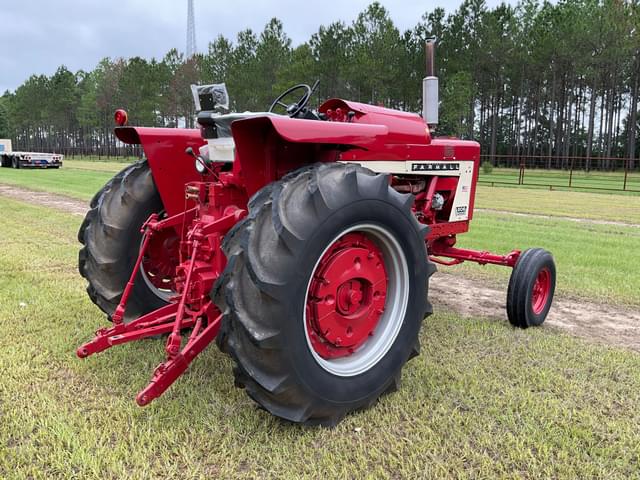 Image of International Harvester 806 equipment image 4