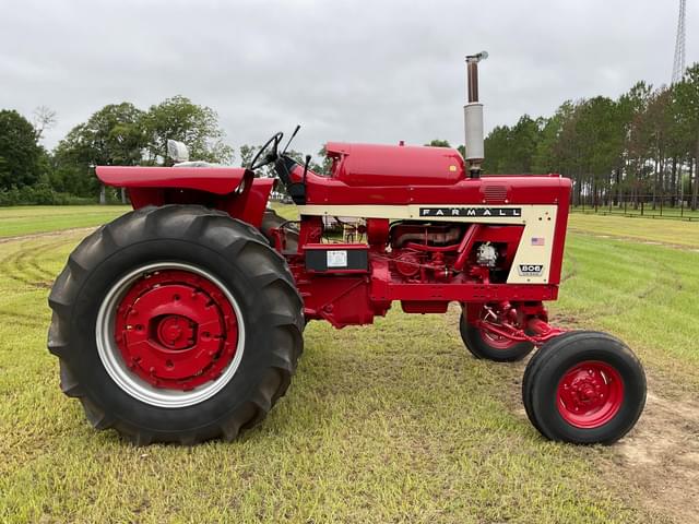 Image of International Harvester 806 equipment image 3