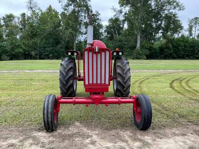 Image of International Harvester 806 equipment image 1