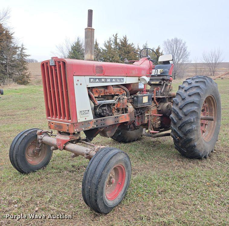 Image of Farmall 806 Primary image