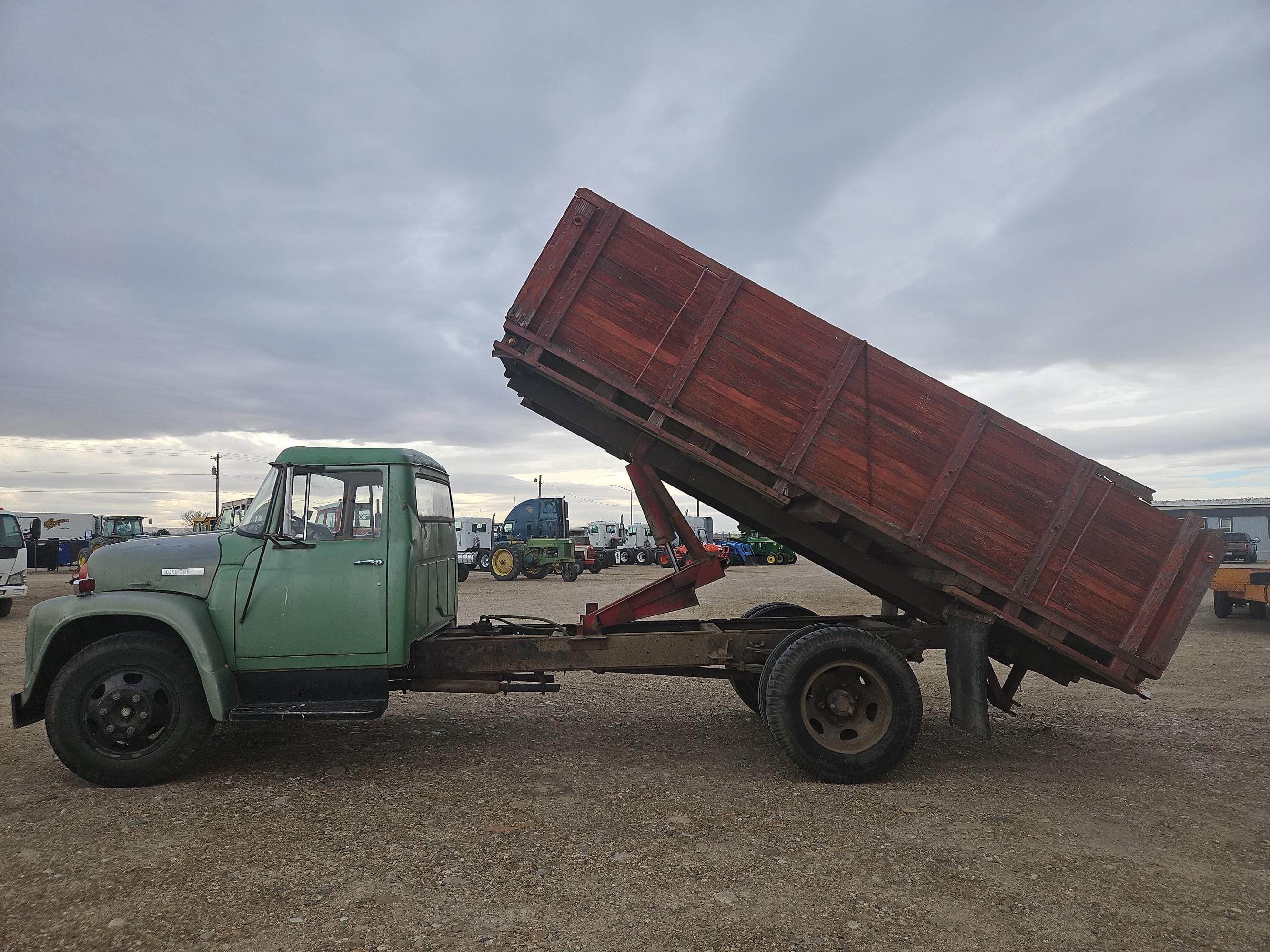 Main image International Loadstar 1600