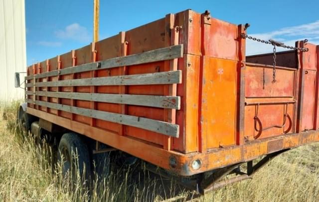 Image of International Loadstar 1800 equipment image 3