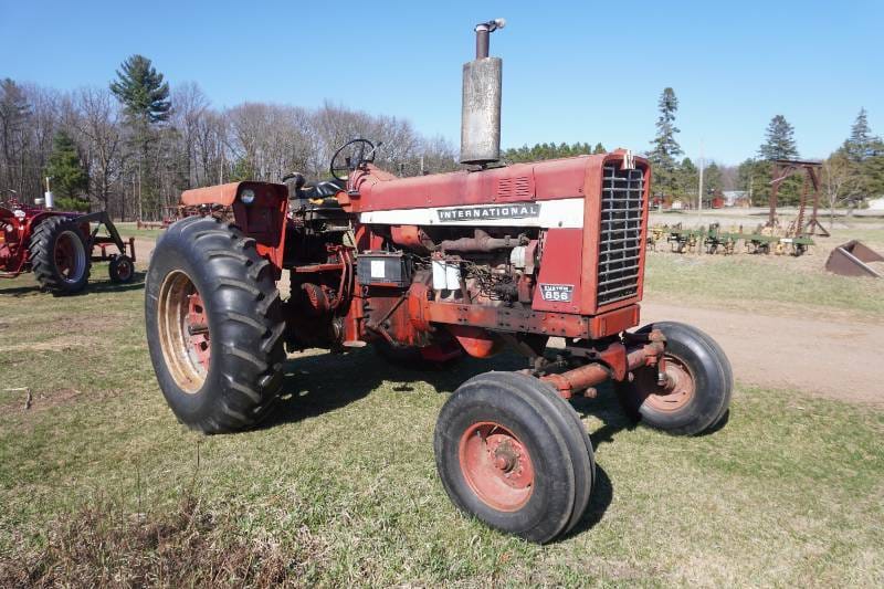 1967 International Harvester 856 Equipment Image0