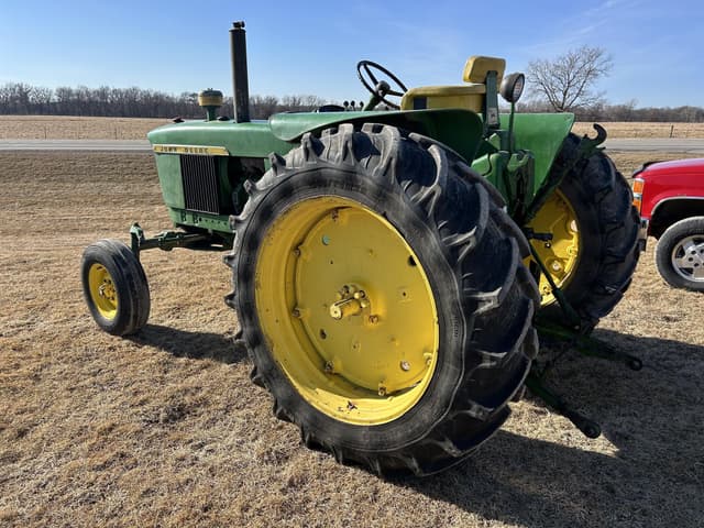 Image of John Deere 2510 equipment image 4