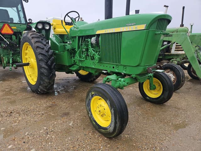 Image of John Deere 3020 equipment image 1