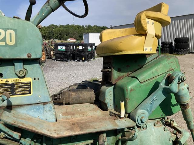 Image of John Deere 3020 equipment image 4