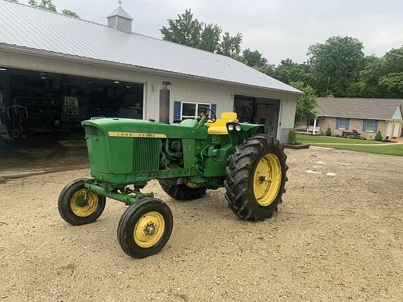 Image of John Deere 3020 equipment image 1