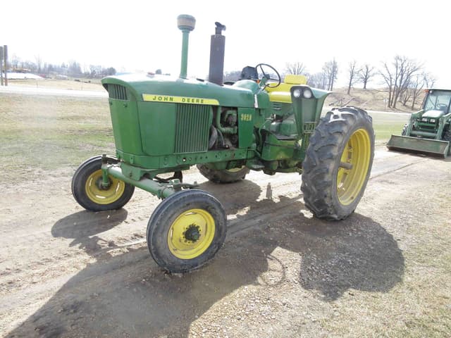 Image of John Deere 3020 equipment image 2