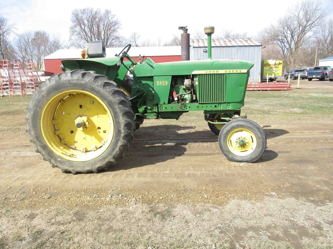 Image of John Deere 3020 Primary image